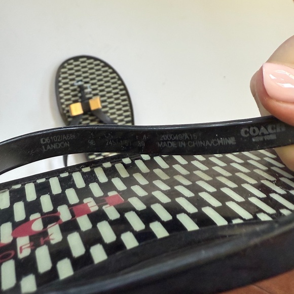 Women's Coach Landon Black Jelly Thong Flip Flop Sandals with Gold Bow, size 8.5 - Picture 11 of 13